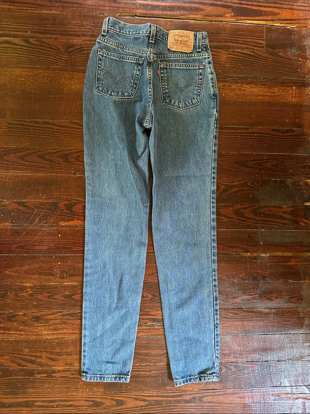Vintage Levi's 512 Straight-Leg Women's Jeans in Blue Denim High Rise Waist - Picture 4 of 10